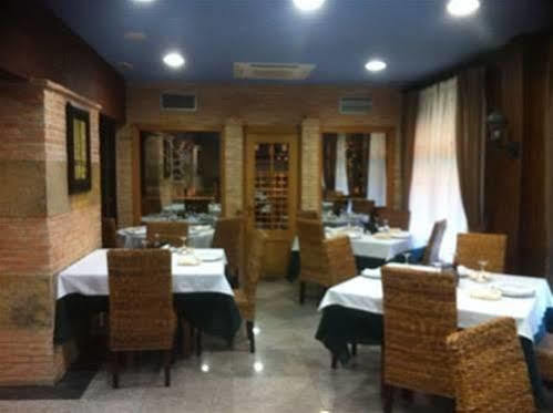 Oyo Hotel Los Alamos Plasencia Buitenkant foto