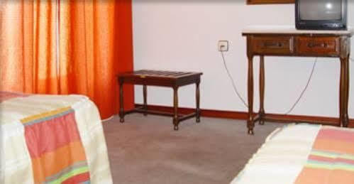 Oyo Hotel Los Alamos Plasencia Buitenkant foto