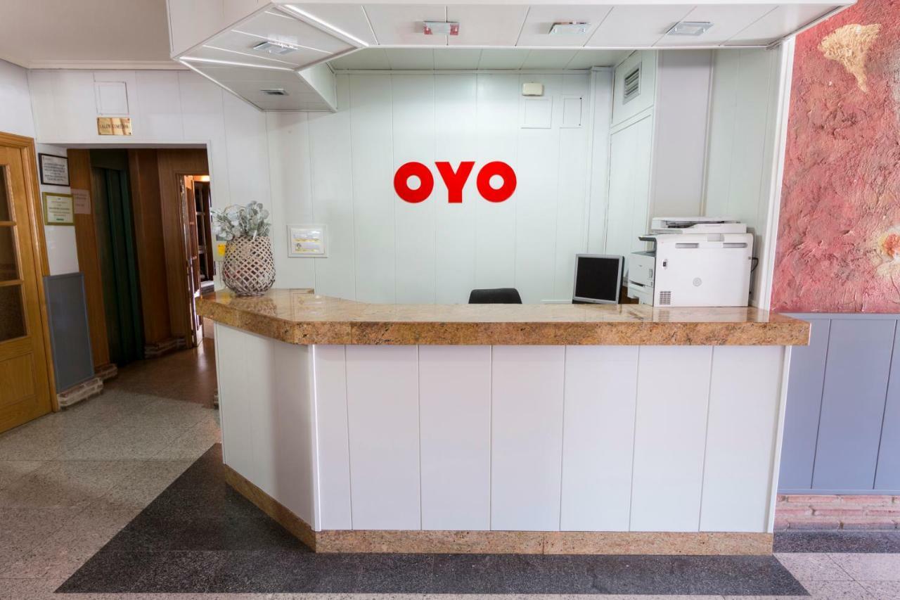 Oyo Hotel Los Alamos Plasencia Buitenkant foto